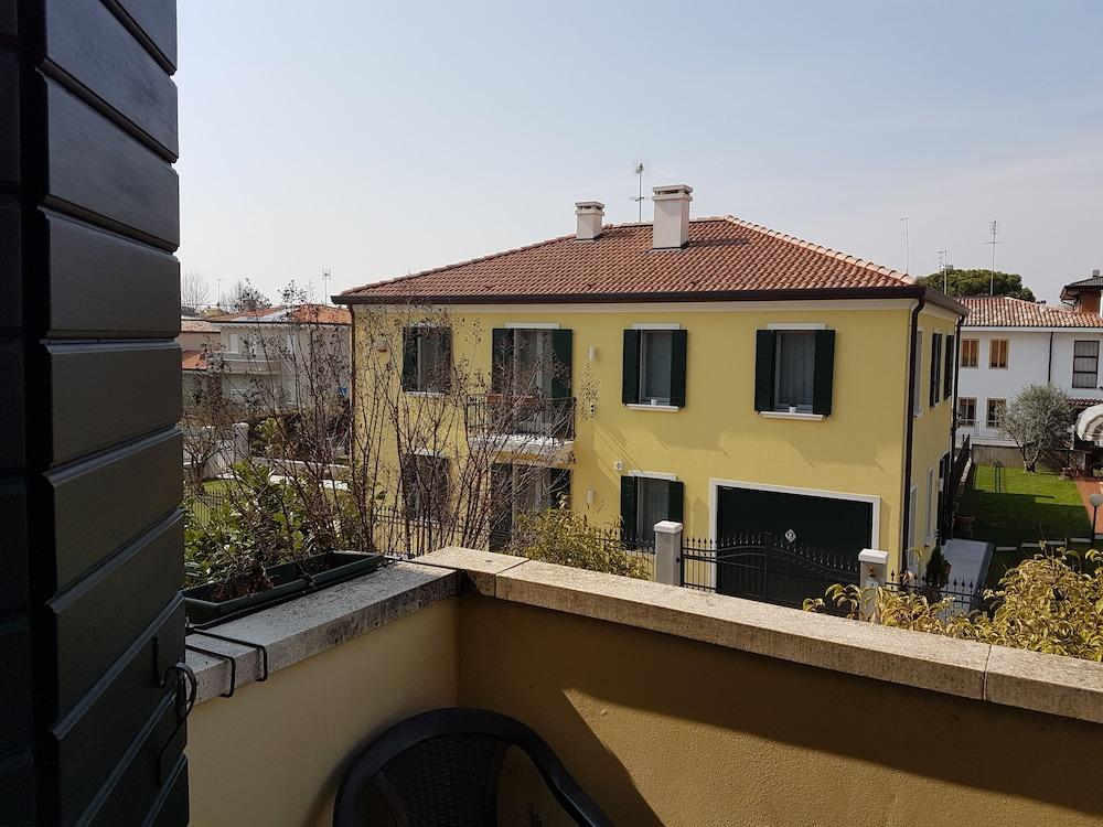 Small Royal Rc12 Hotel