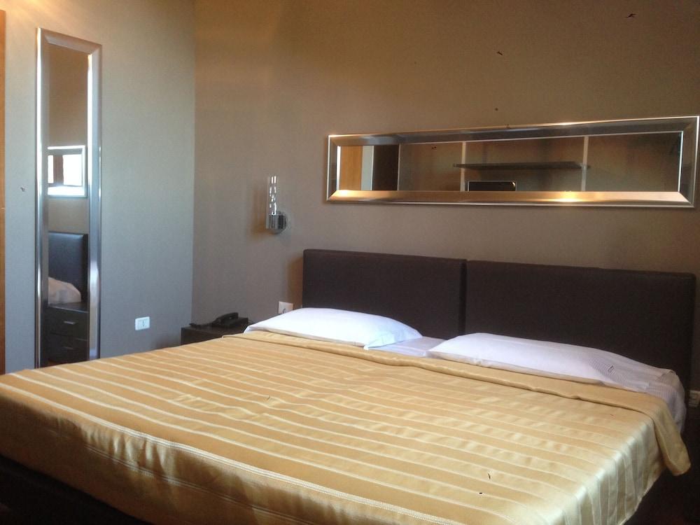 Hotel Small Royal Rc12