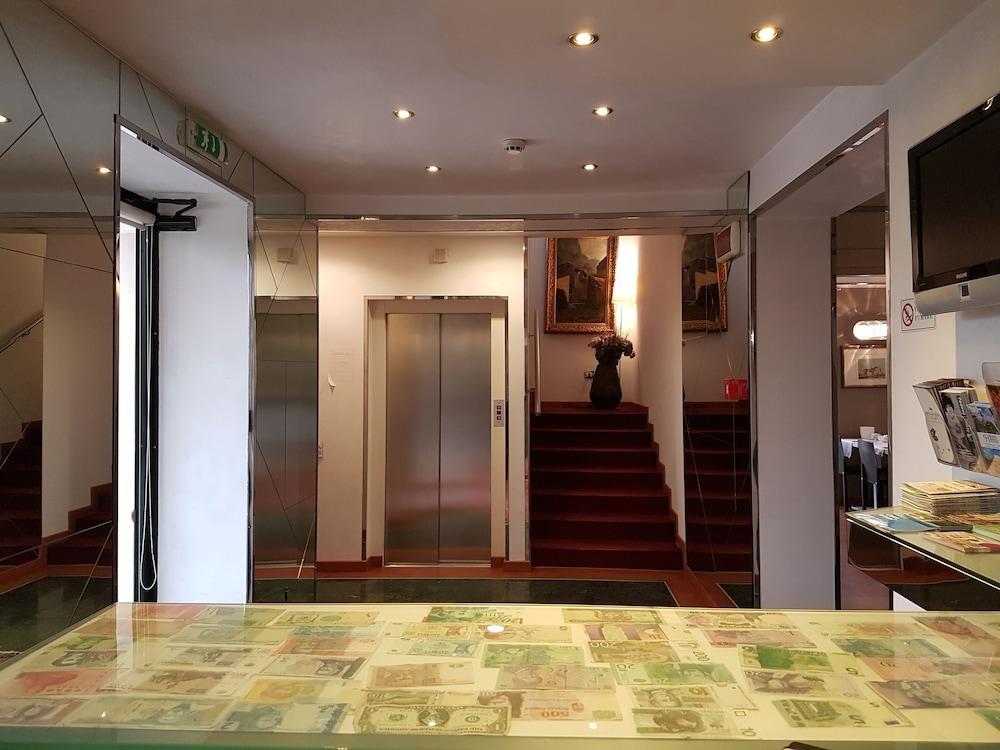 Hotel Small Royal Rc12