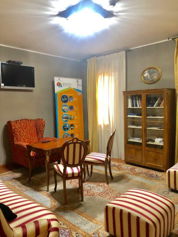 Small Royal Rc12 Hotel